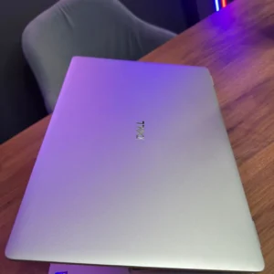 Capot aluminium du Dell Pro 16 Plus
