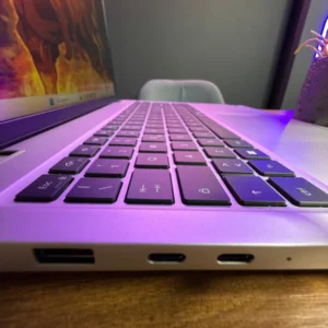 Ports USB-C et USB-A du Dell Pro 16 Plus