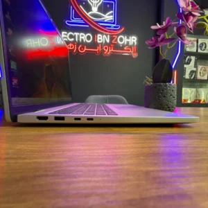 Côté gauche : HDMI, USB-A, 2 USB-C