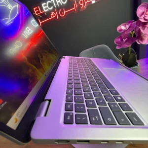 Dell Pro 16 Plus vue de côté sur support