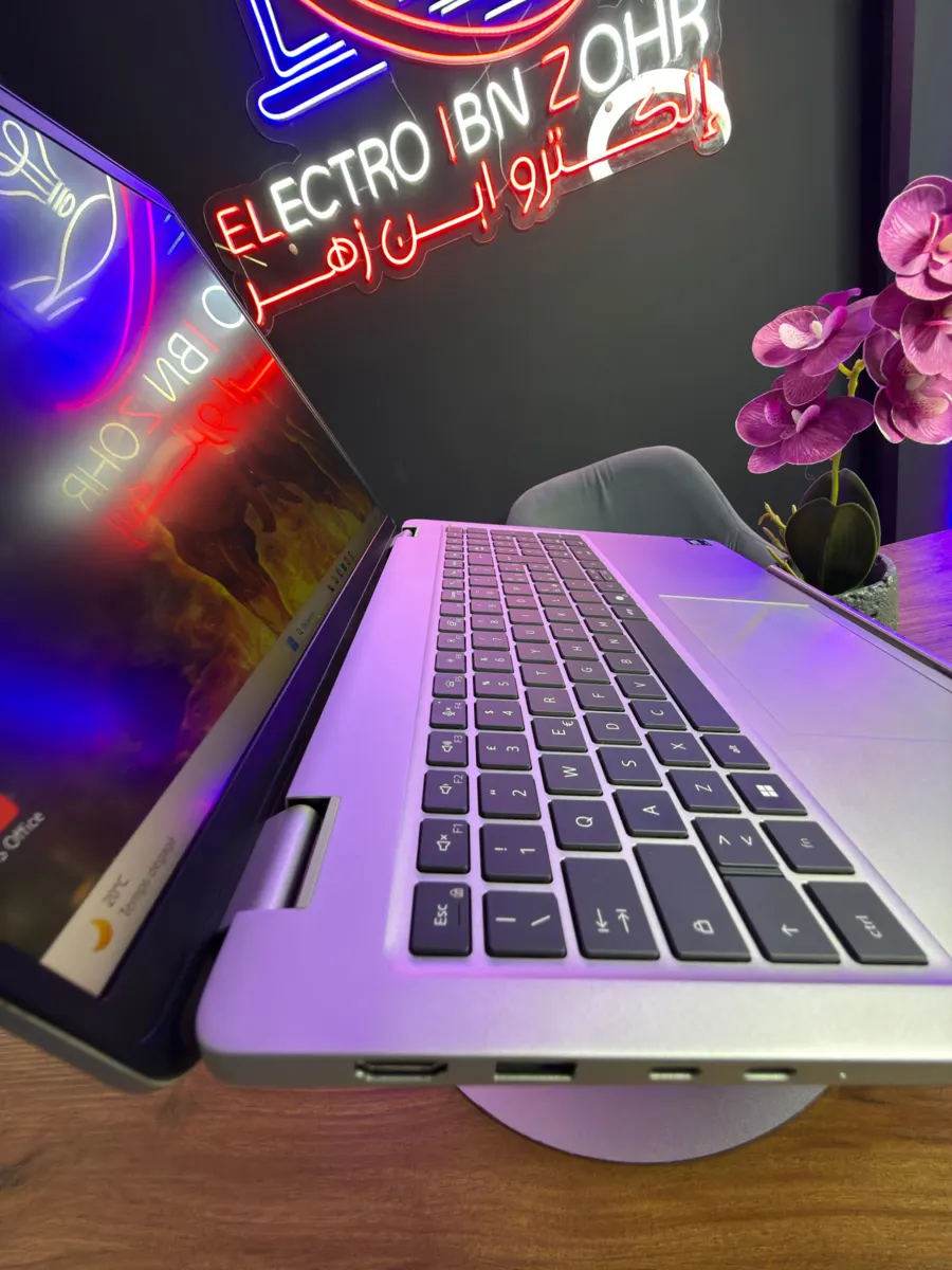 Dell Pro 16 Plus vue de côté sur support