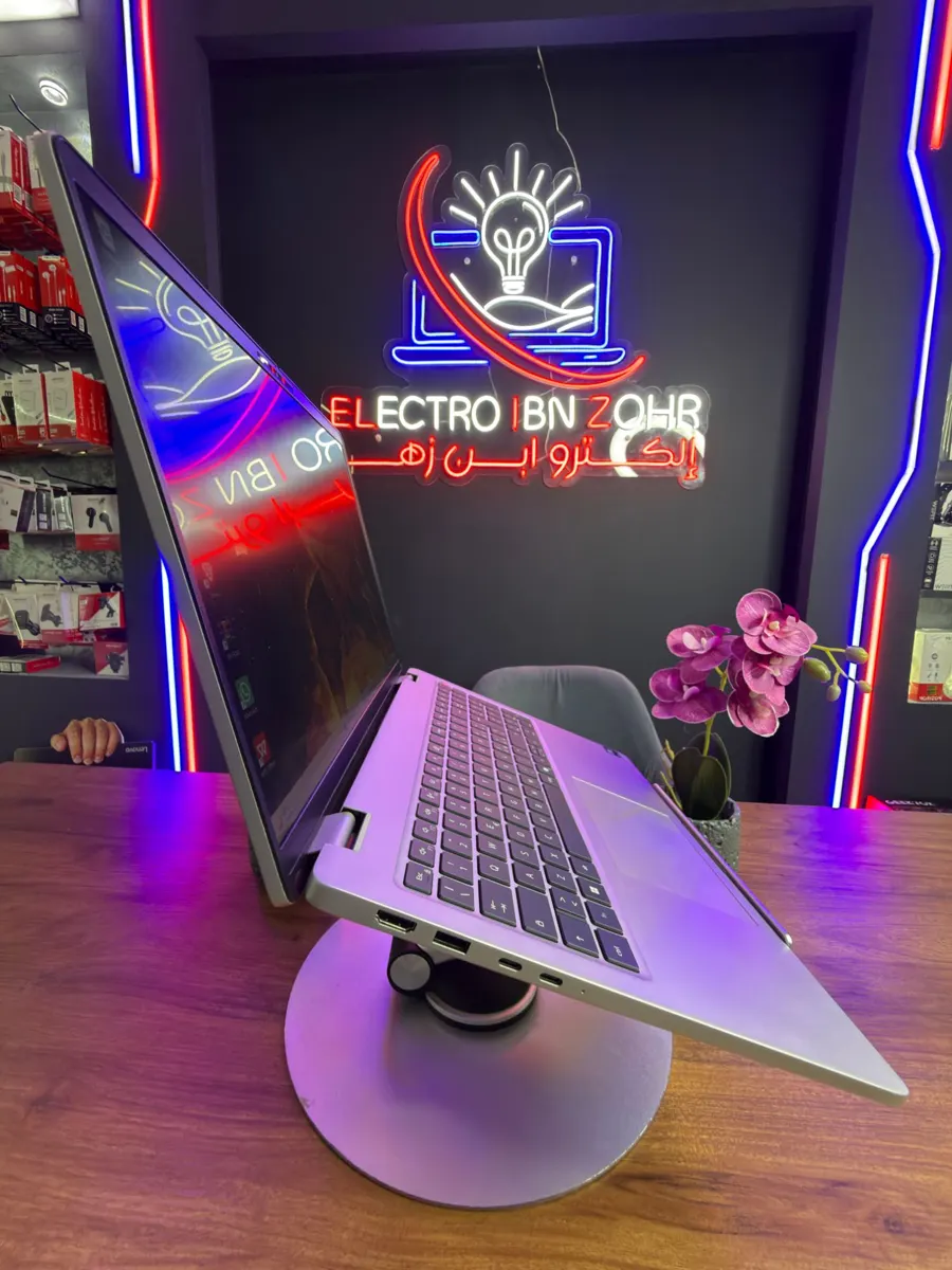 Dell Pro 16 Plus ouvert sur support