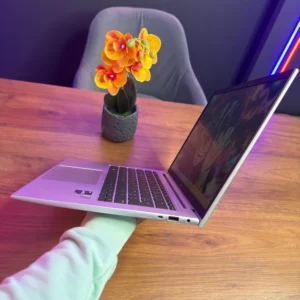 HP EliteBook 840 G9 fin et léger