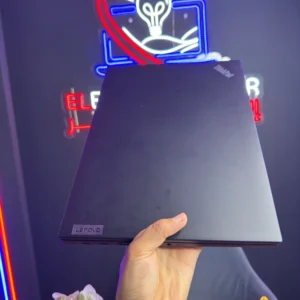 Capot noir du Lenovo ThinkPad T14s Gen 4