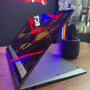 ThinkPad X1 Yoga Gen 8 en mode tente 2-en-1